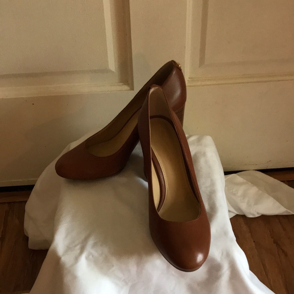 Michael Kors brown pumps